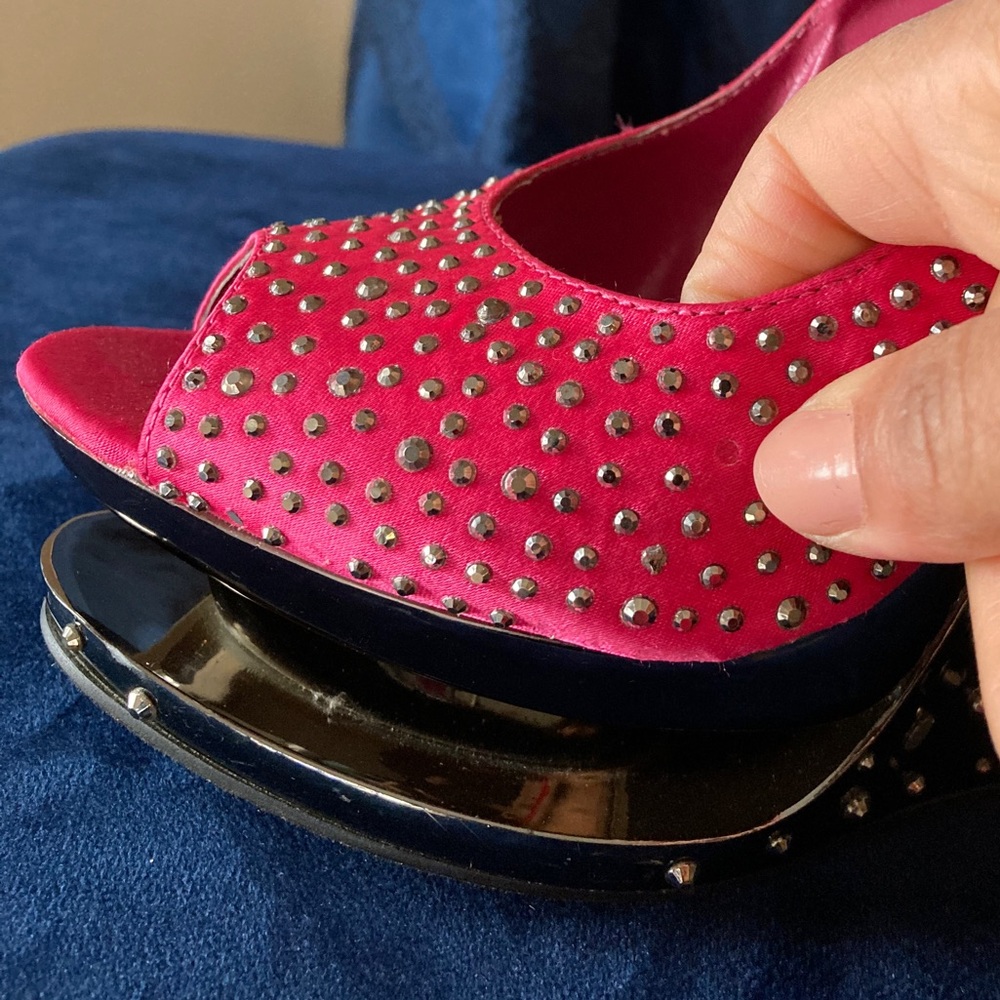 Lady’s Shoes - Picture 9 of 15